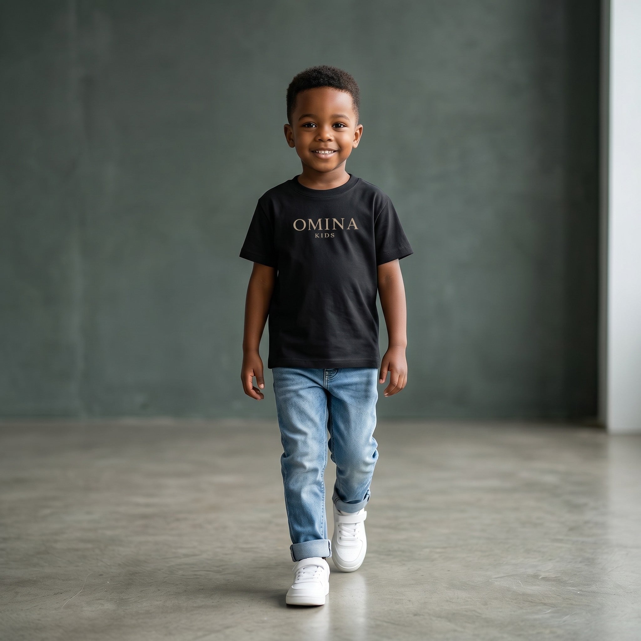 Omina Kids black t-shirt with subtle Omina Kids logo branding on the chest. Made from soft, breathable fabric for everyday wear.