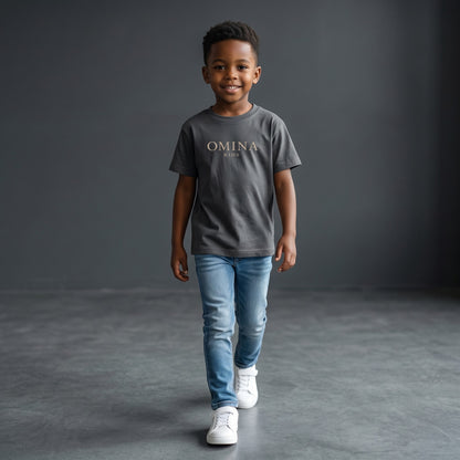 Omina Kids essential t-shirt in dark grey, made from soft, breathable fabric with a relaxed fit and subtle Omina Kids branding.