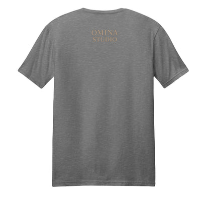 Omina Studio grey cotton t-shirt with a subtle graphic print on the back. Short sleeves, crew neck.