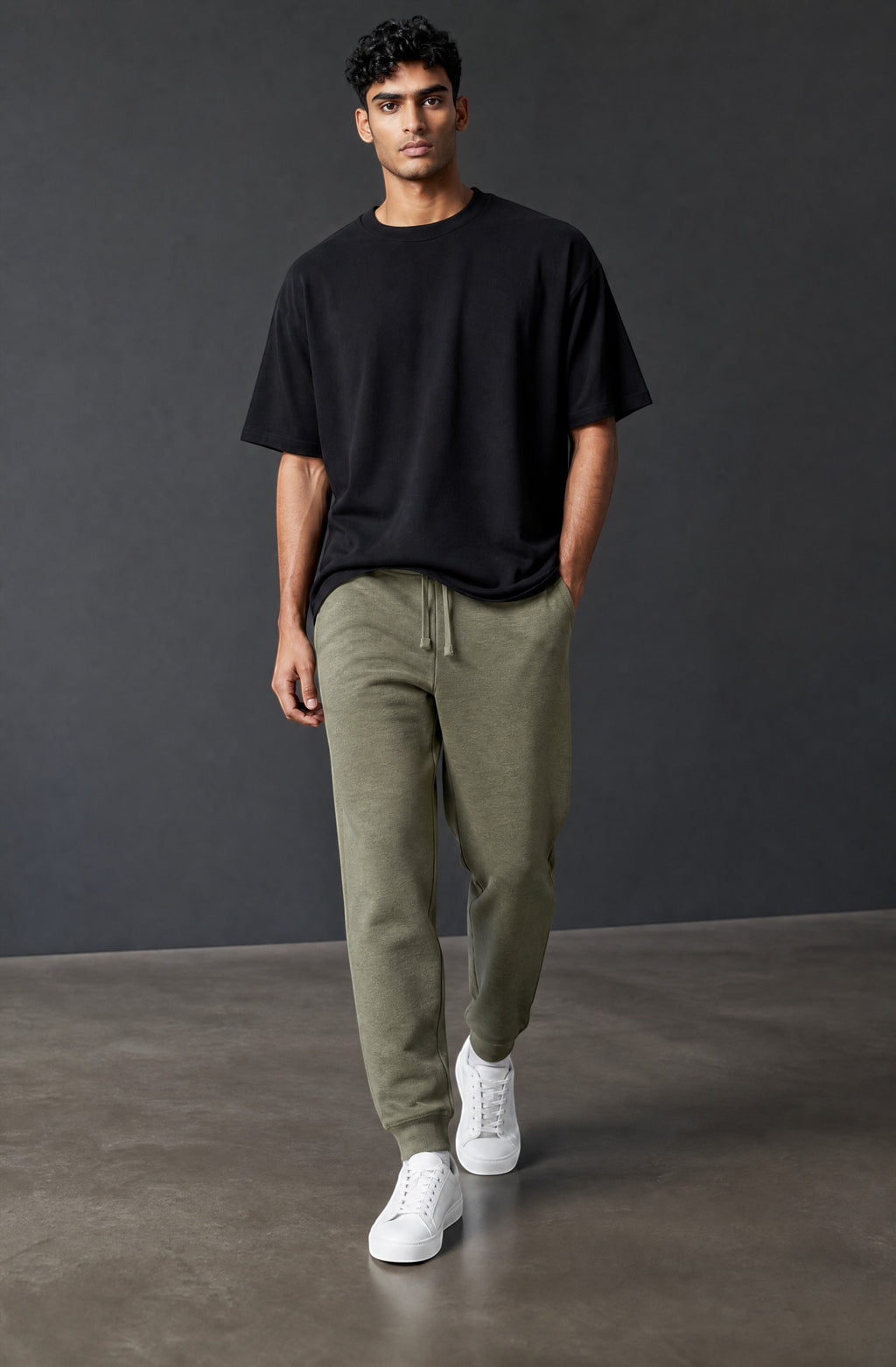 OMINA Studio Premium Joggers in olive green, made from heavyweight fleece with a tapered fit and ribbed cuffs.