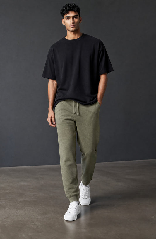OMINA Studio Premium Joggers in olive green, made from heavyweight fleece with a tapered fit and ribbed cuffs.