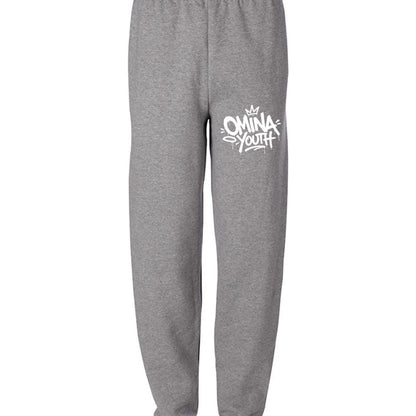 Omina Youth grey sweatpants with relaxed fit and white graffiti-style logo on left thigh.